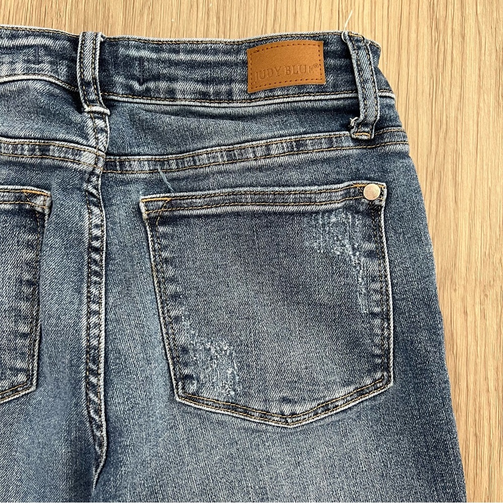 Judy Blue Dark Wash Distressed Relaxed Fit Jeans Size 3/26 Style JB88135 - Picture 13 of 13